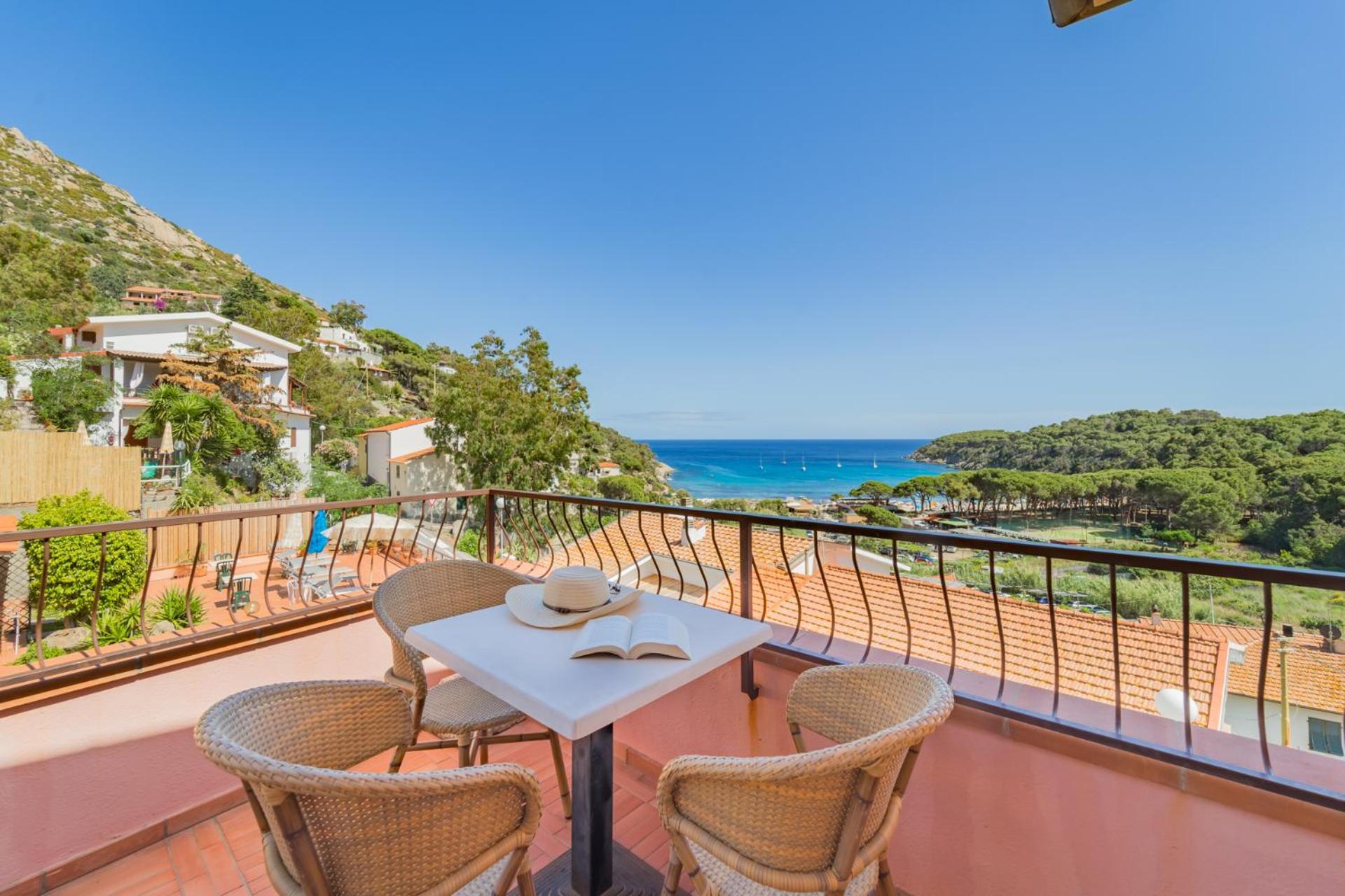 Hotel Lo Scirocco Fetovaia Bagian luar foto