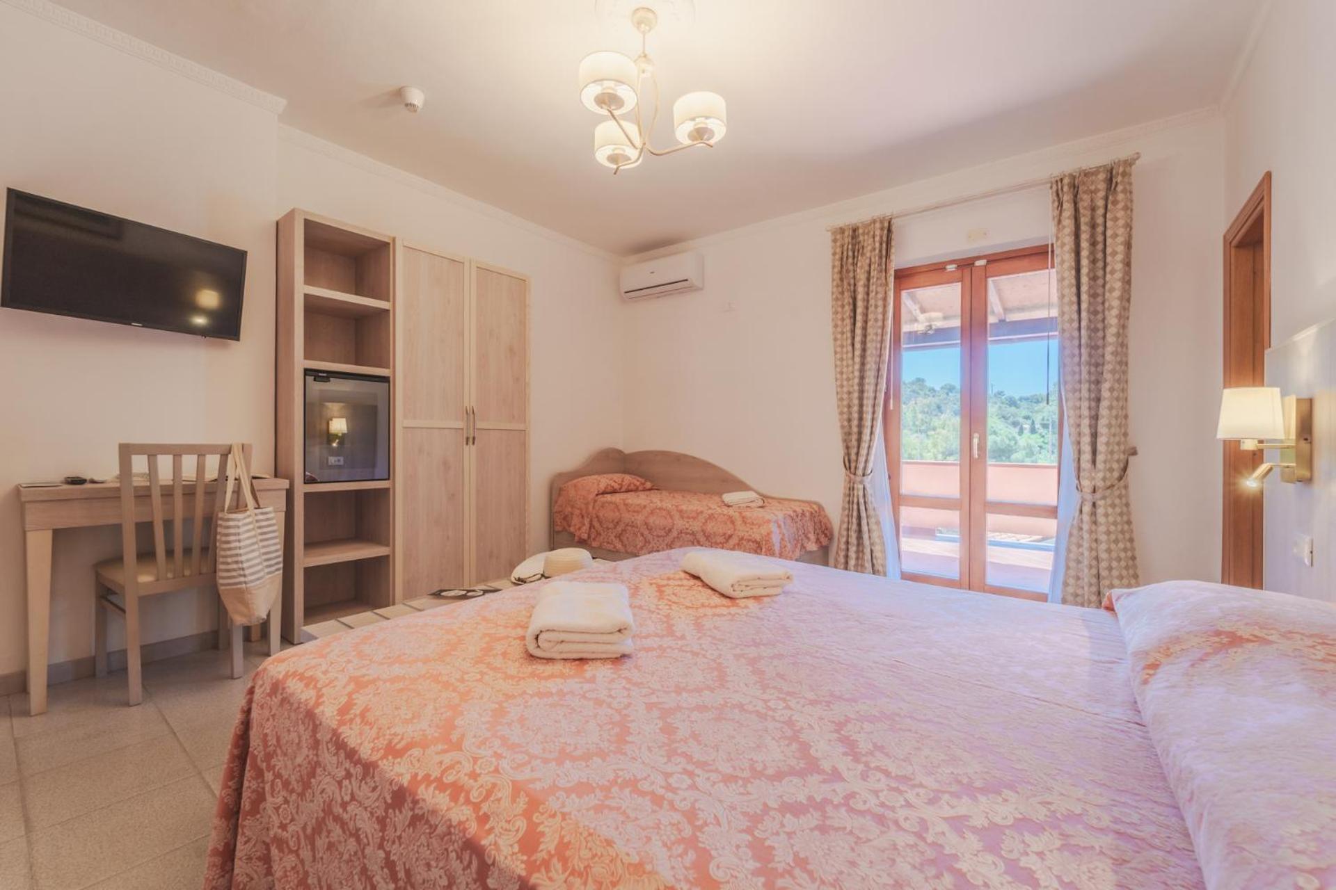 Hotel Lo Scirocco Fetovaia Bagian luar foto