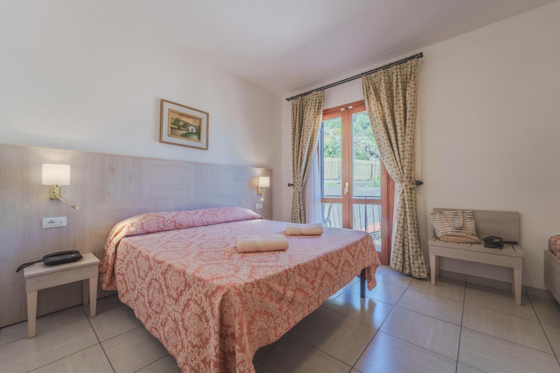 Hotel Lo Scirocco Fetovaia Bagian luar foto