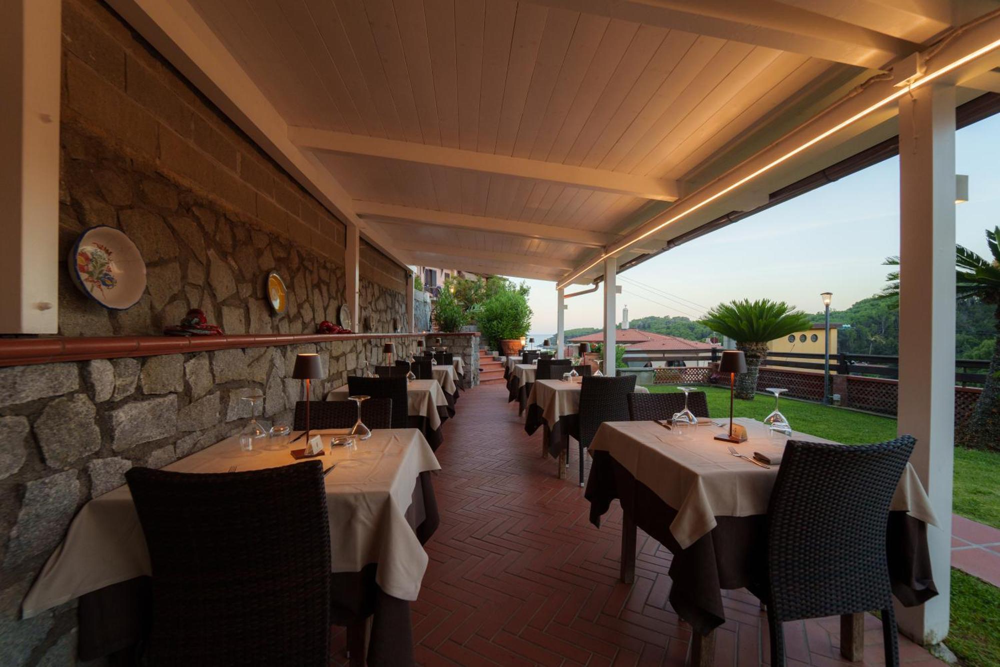 Hotel Lo Scirocco Fetovaia Bagian luar foto