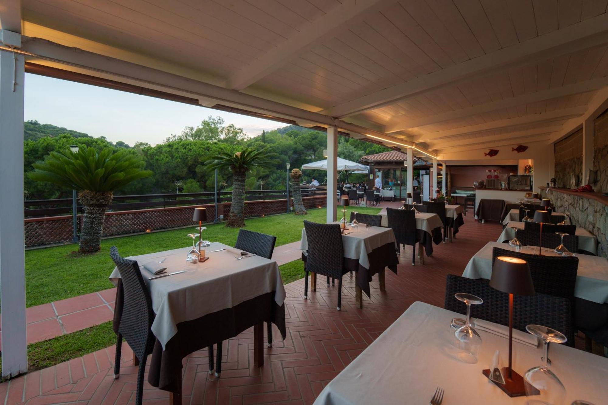 Hotel Lo Scirocco Fetovaia Bagian luar foto