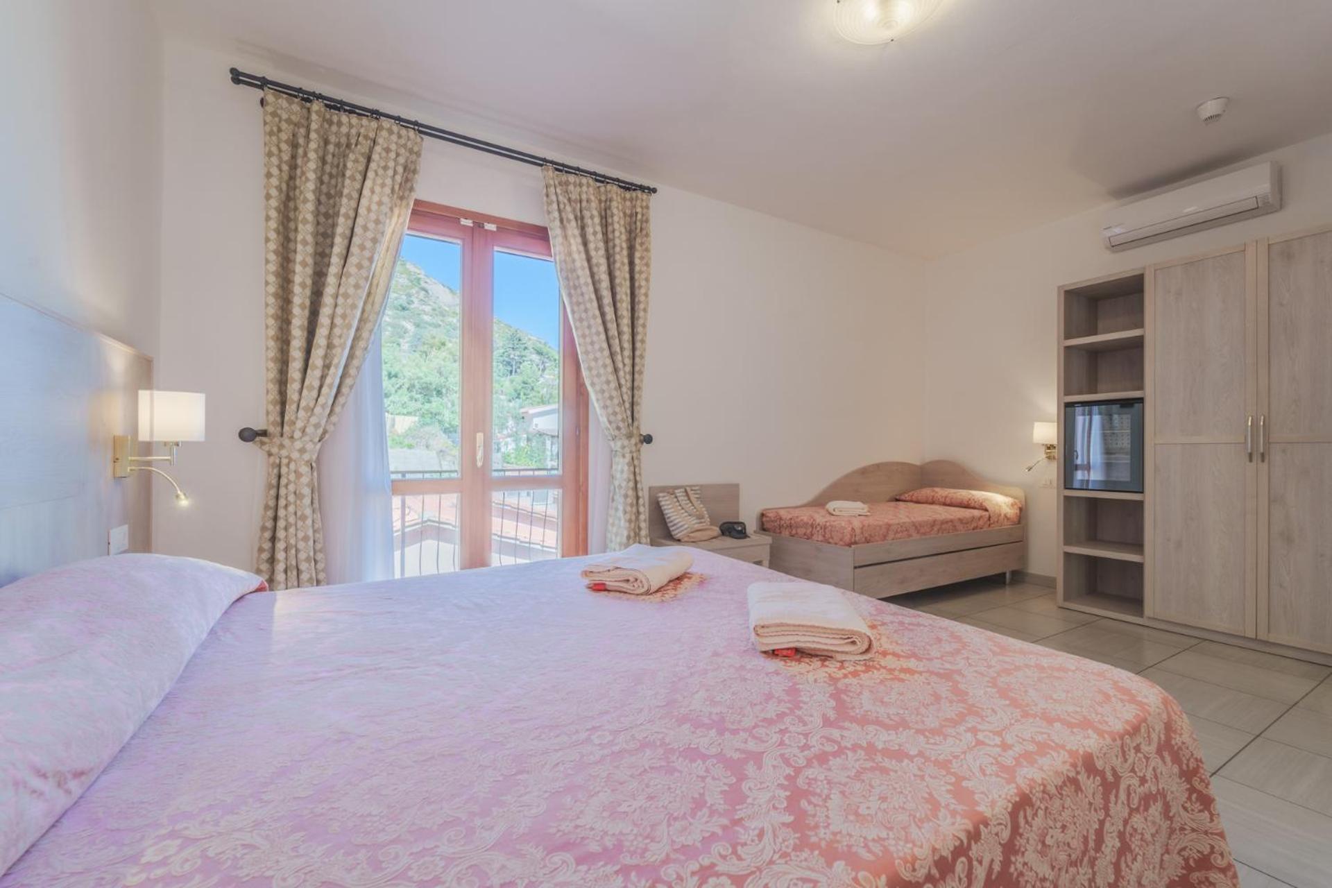 Hotel Lo Scirocco Fetovaia Bagian luar foto