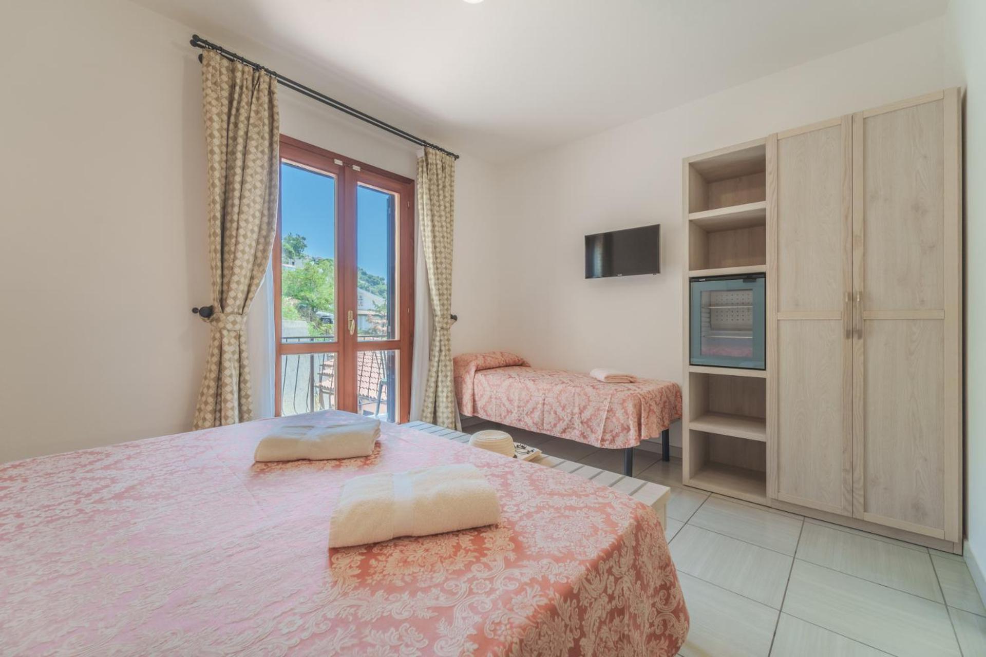 Hotel Lo Scirocco Fetovaia Bagian luar foto