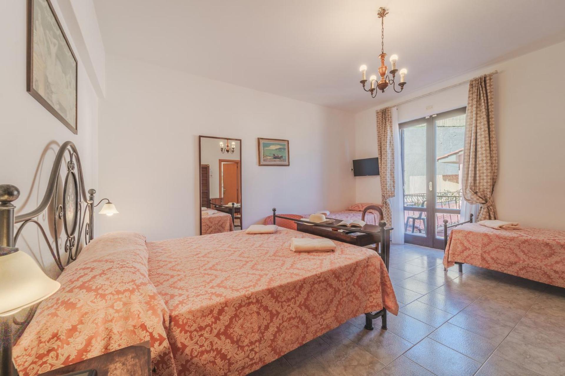 Hotel Lo Scirocco Fetovaia Bagian luar foto