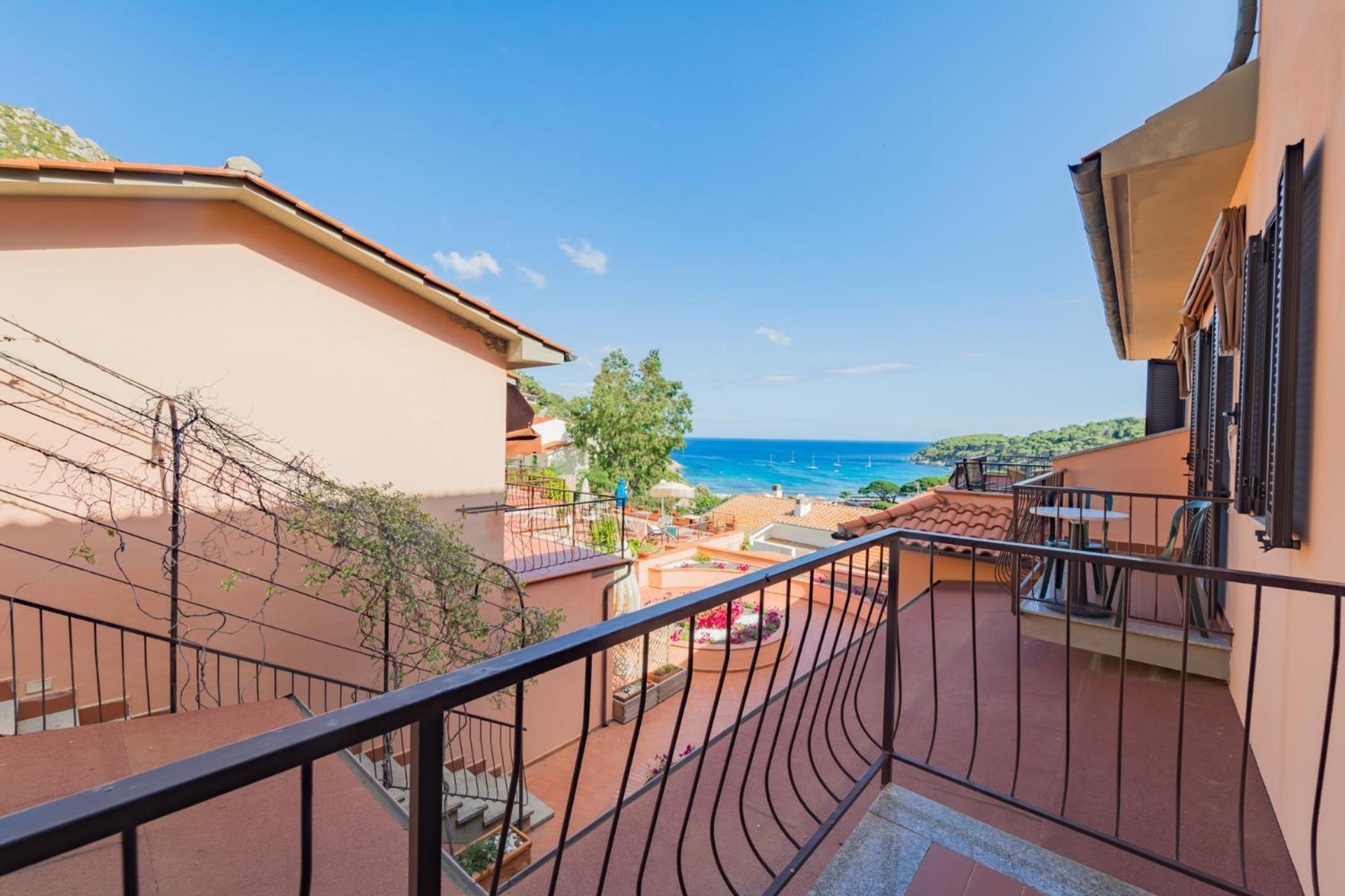 Hotel Lo Scirocco Fetovaia Bagian luar foto