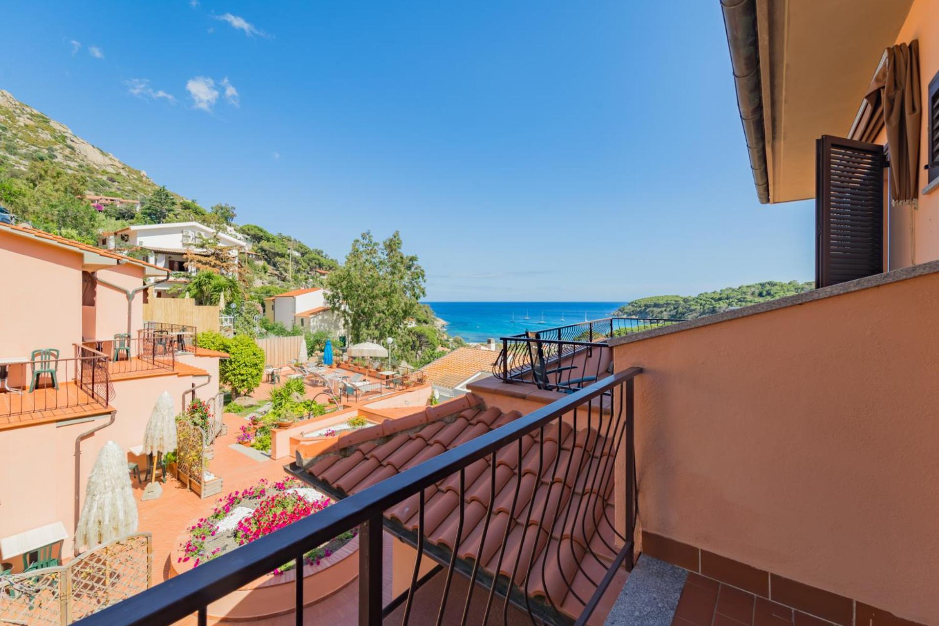 Hotel Lo Scirocco Fetovaia Bagian luar foto