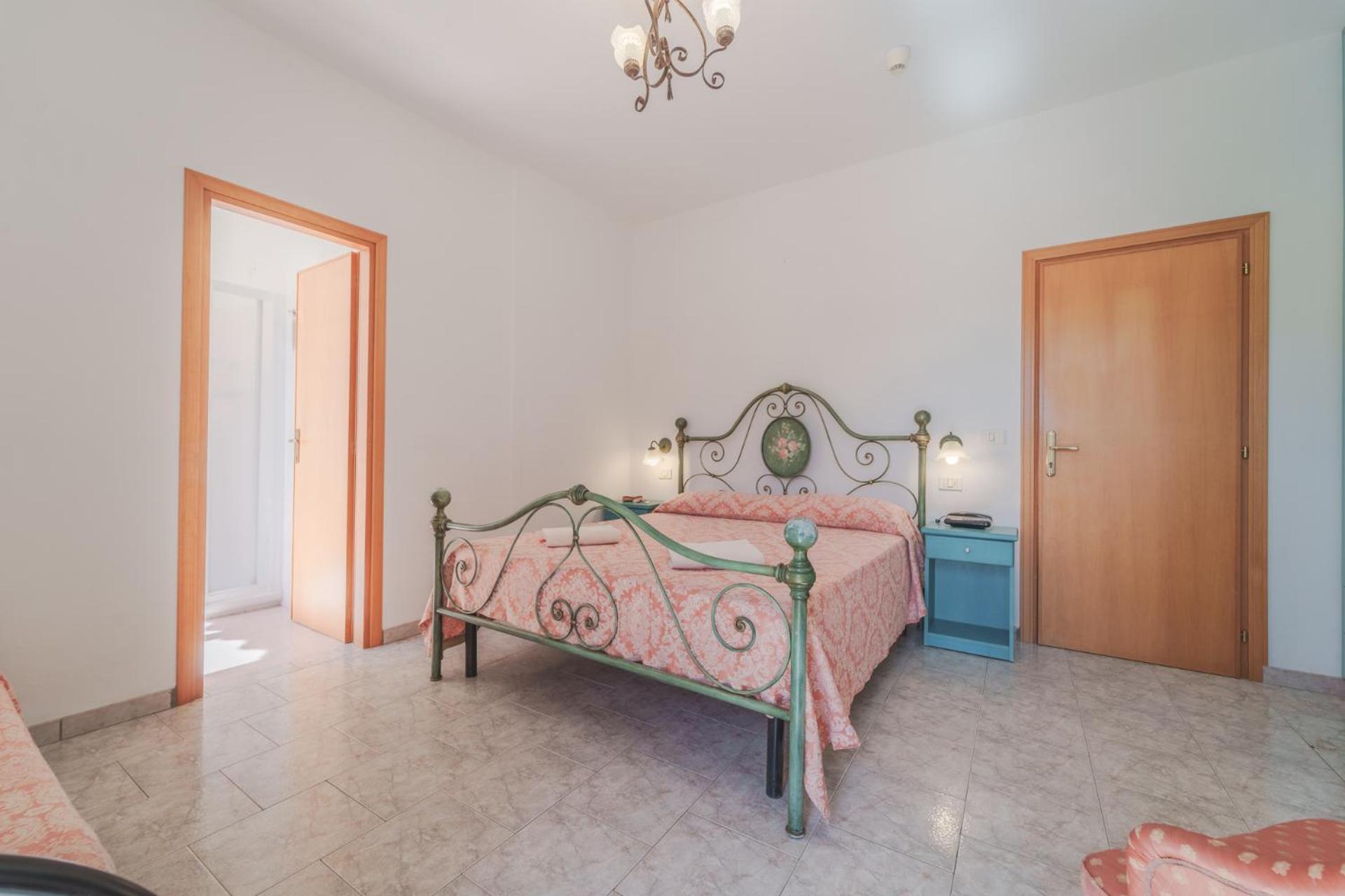 Hotel Lo Scirocco Fetovaia Bagian luar foto