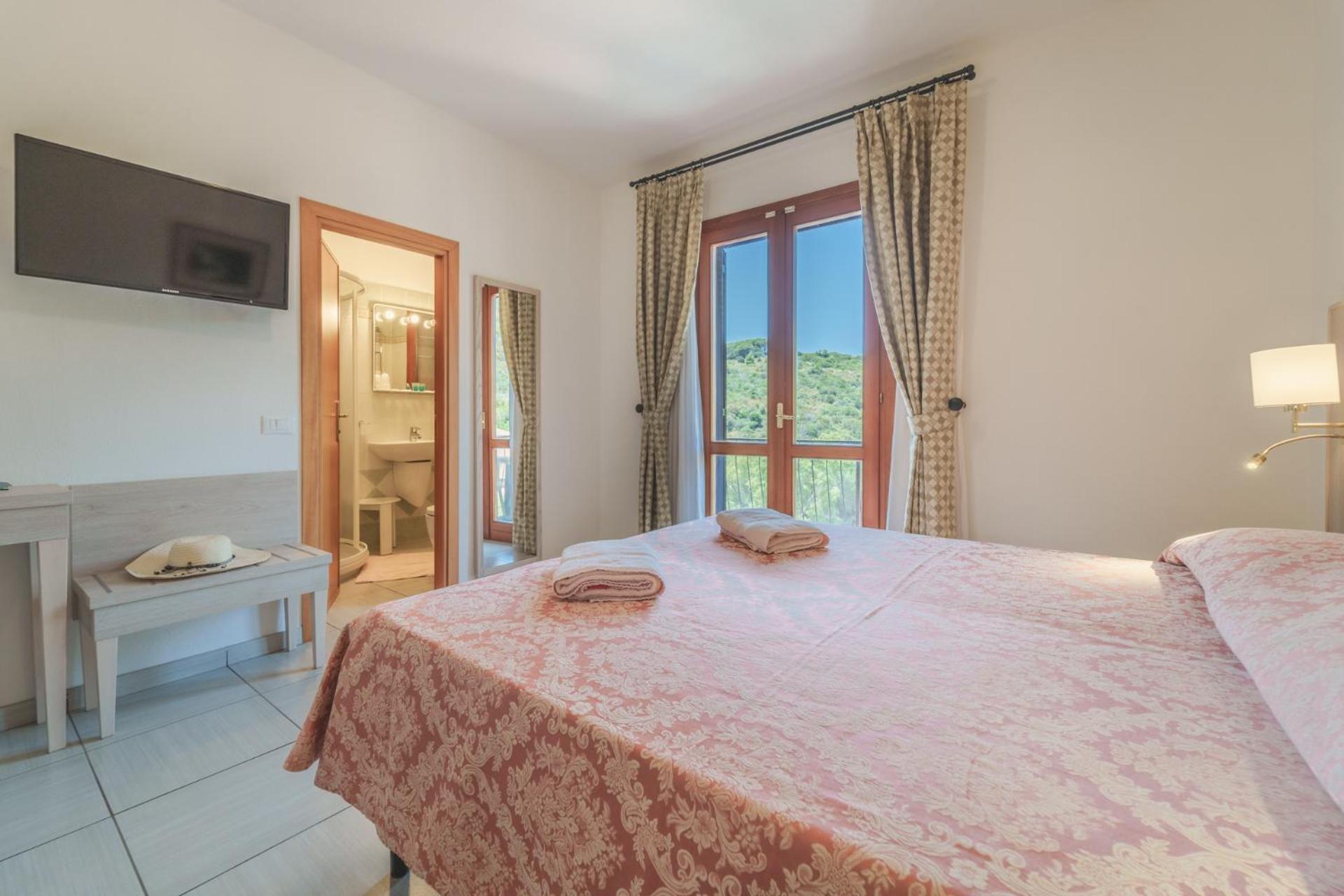 Hotel Lo Scirocco Fetovaia Bagian luar foto