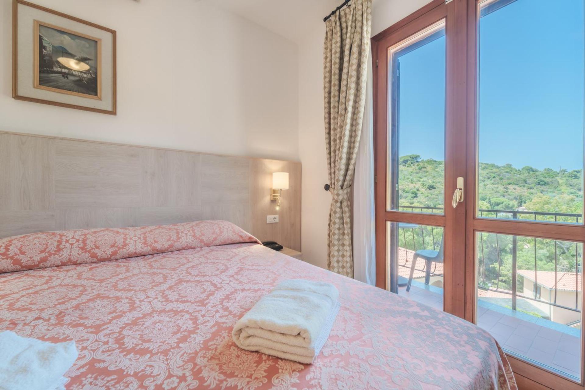 Hotel Lo Scirocco Fetovaia Bagian luar foto