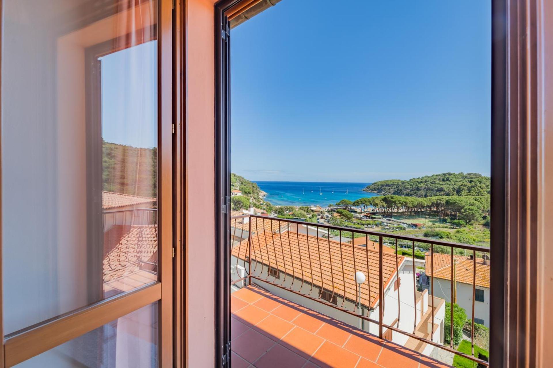 Hotel Lo Scirocco Fetovaia Bagian luar foto