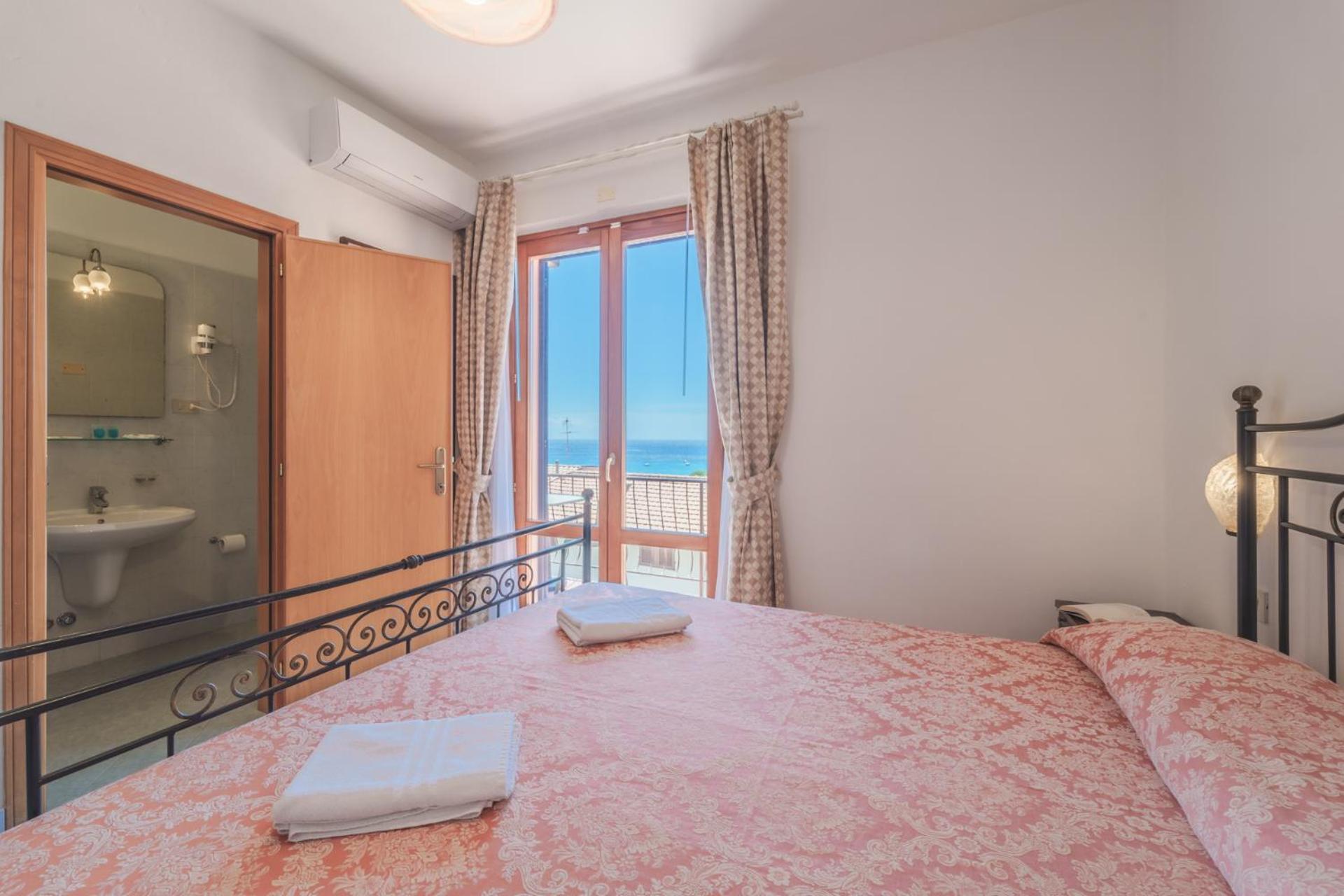 Hotel Lo Scirocco Fetovaia Bagian luar foto