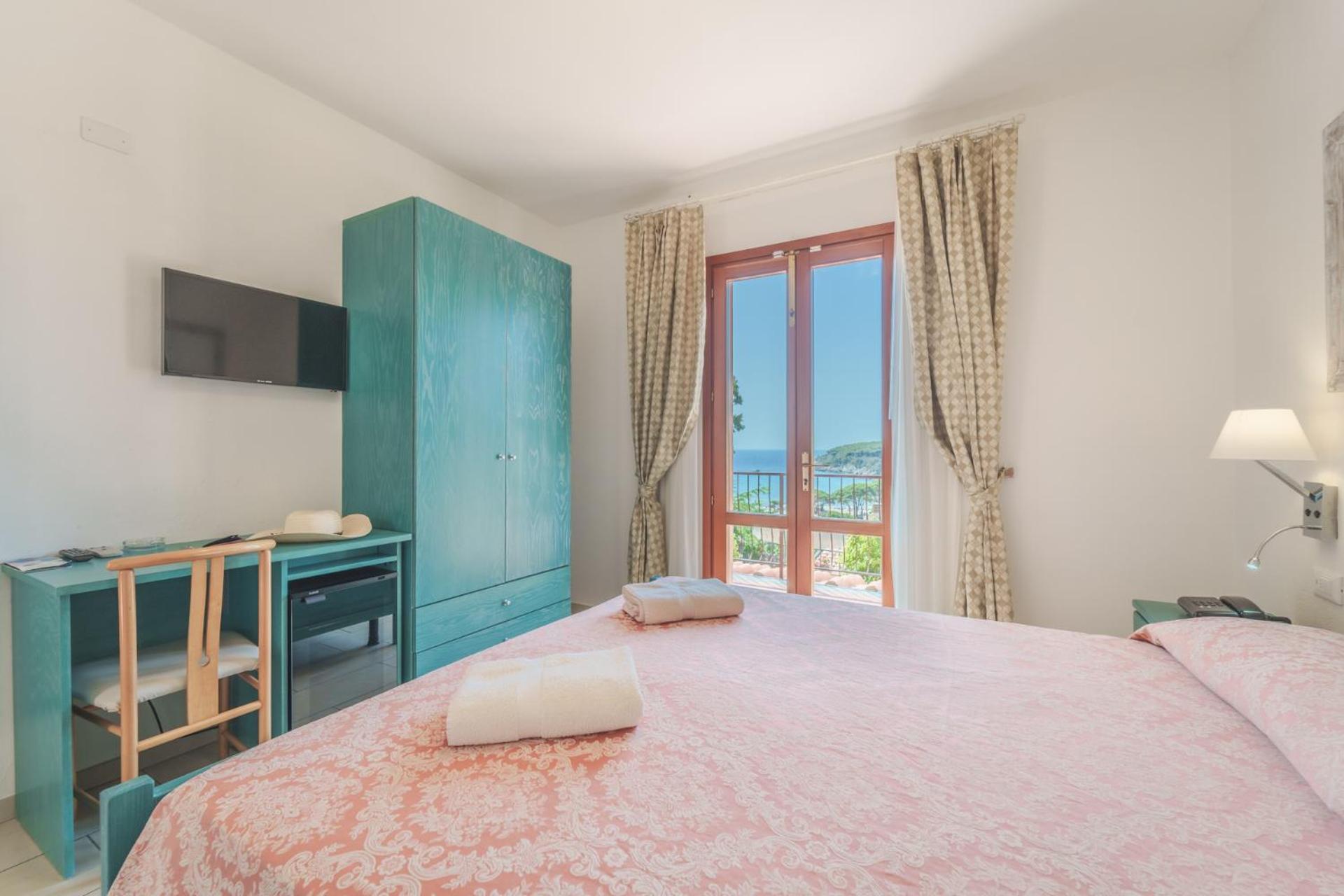 Hotel Lo Scirocco Fetovaia Bagian luar foto
