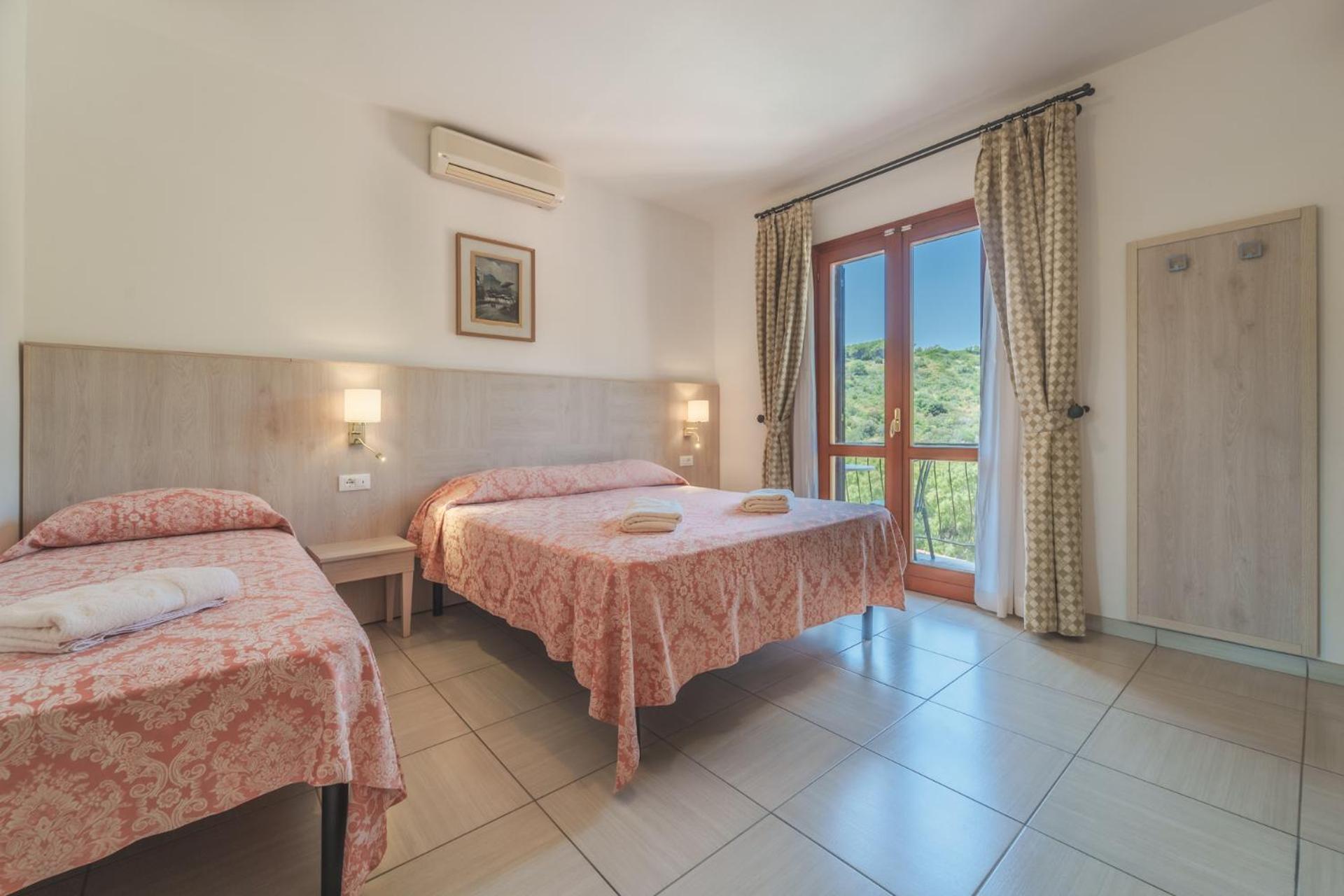 Hotel Lo Scirocco Fetovaia Bagian luar foto