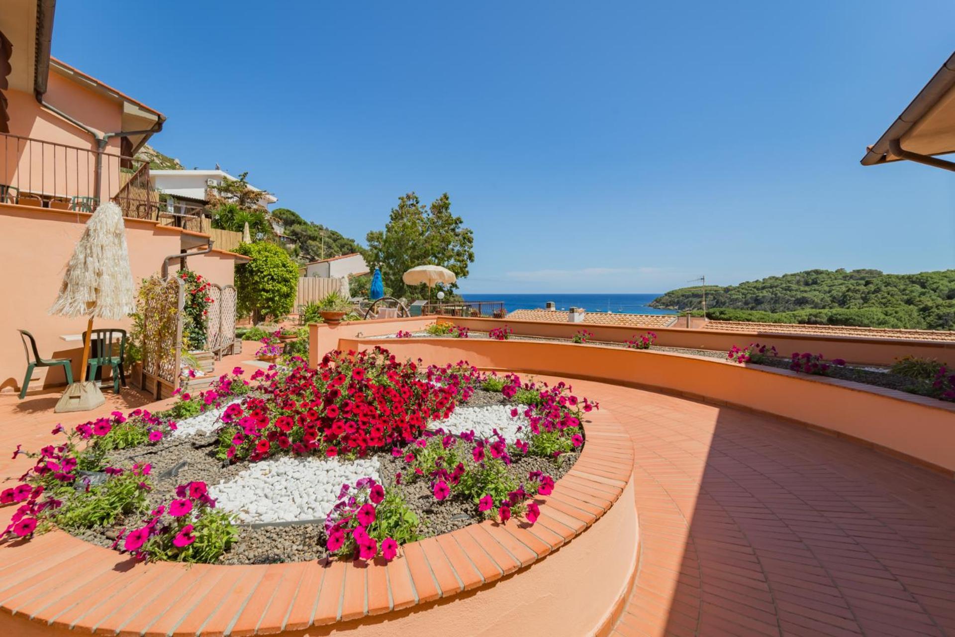 Hotel Lo Scirocco Fetovaia Bagian luar foto