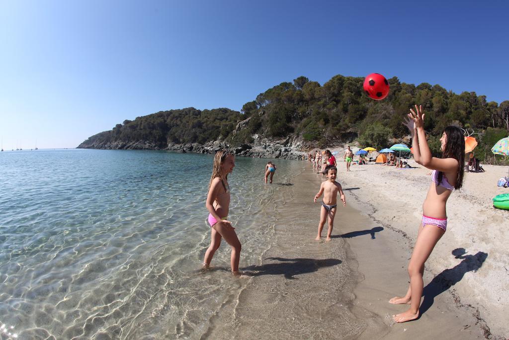 Hotel Lo Scirocco Fetovaia Bagian luar foto