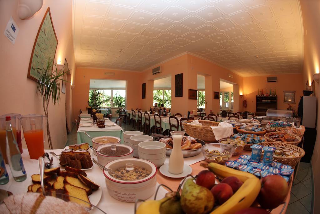 Hotel Lo Scirocco Fetovaia Bagian luar foto
